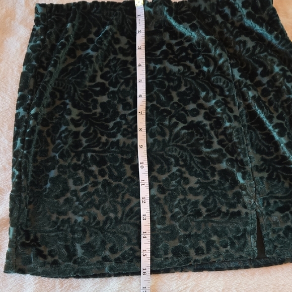 Kohl's NWT M Dk Green Floral Velvet Midi Skirt Romantic Goth - Picture 6 of 9